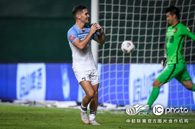 伍迪·艾伦多年后回归挚爱情结2022最佳约会电影电影《纽约的一个雨天》是著名导演伍迪·艾伦近年来又一部经典都市爱情作品，讲述的是甜茶与艾丽·范宁饰演的小情侣决定去纽约曼哈顿过个特别的周末，却被雨天打乱了行程，两人分别邂逅了不同的人和事，引发了一段不期而遇的奇妙经历